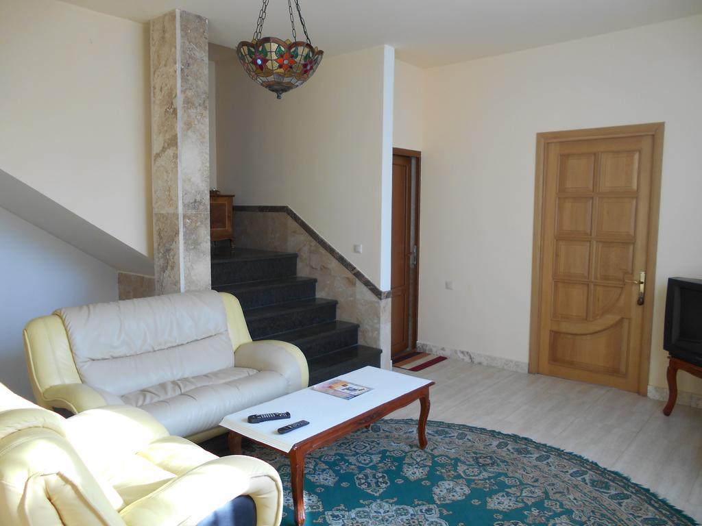 Hotel Сolibri Erywań Zewnętrze zdjęcie